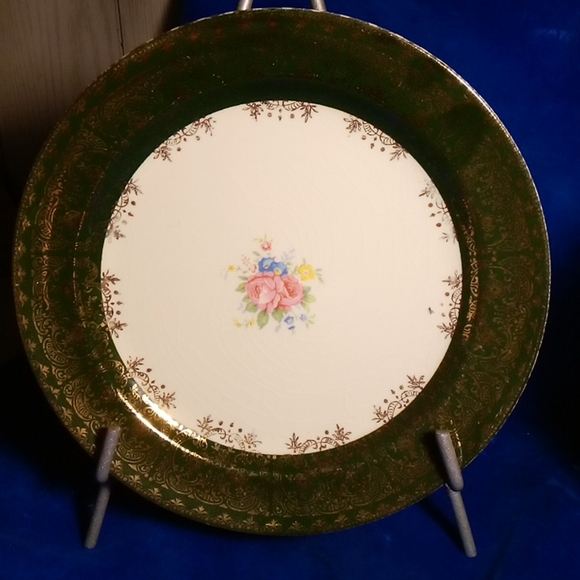 Floral Patterned Dinnerware Set - Picture 2 of 13